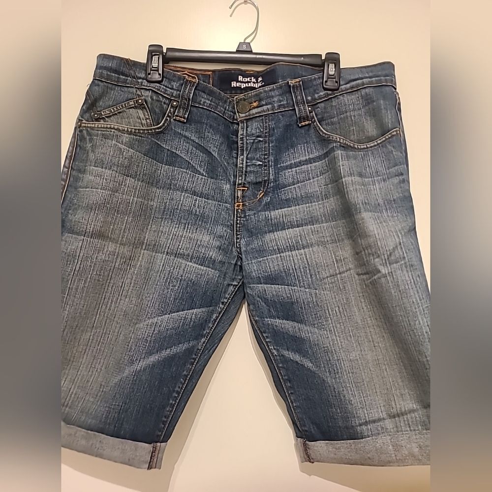 ROCK & REPUBLIC  Men's Cooper Slim Hip & Thigh Jean Shorts  Sz 36 Blue (Hit Man)